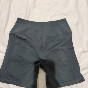 Women’s green High-Waist Seamless Bike Shorts